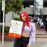 Profesora de humanidades, política, economía política, historia, entre otras áreas, estoy disponible para retroceder al pasado y visualizar el futuro